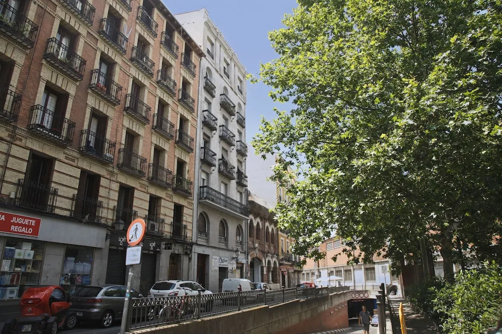 Santa Isabel Street, Private rooms