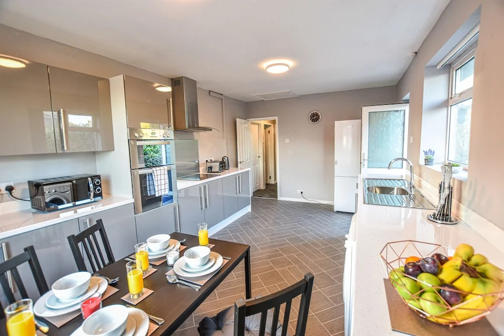 Lovely Spacious 4bed Home Manchester