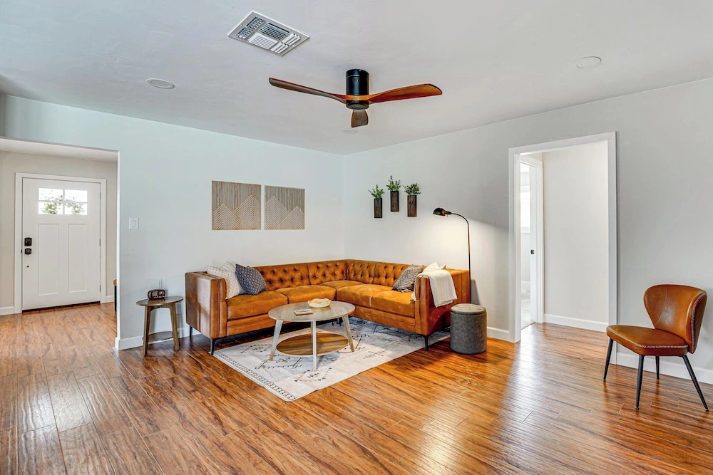 Private Pool & Yard: Tempe Family Gem Near Asu