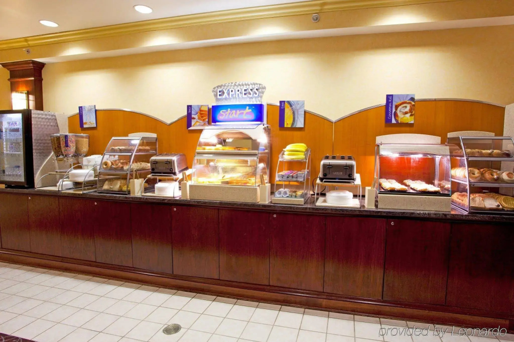 Holiday Inn Express & Suites Buffalo Airport by IHG