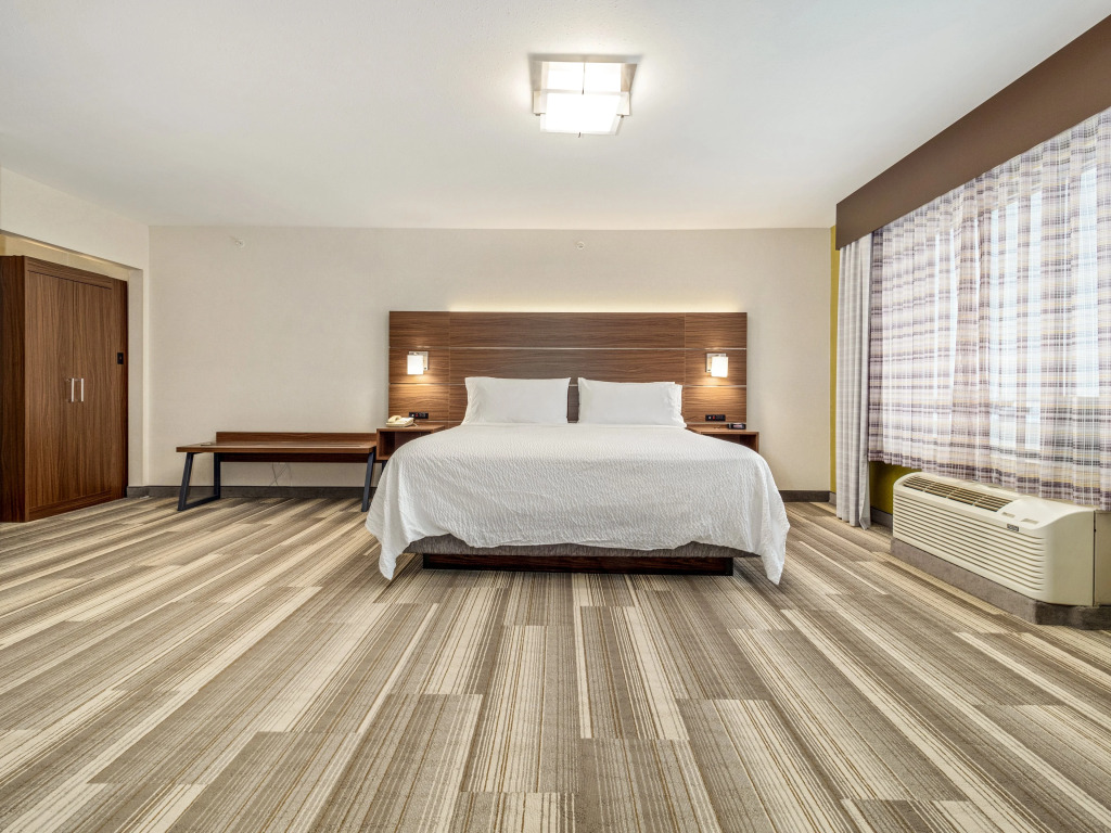 Holiday Inn Express & Suites Medicine Hat by IHG