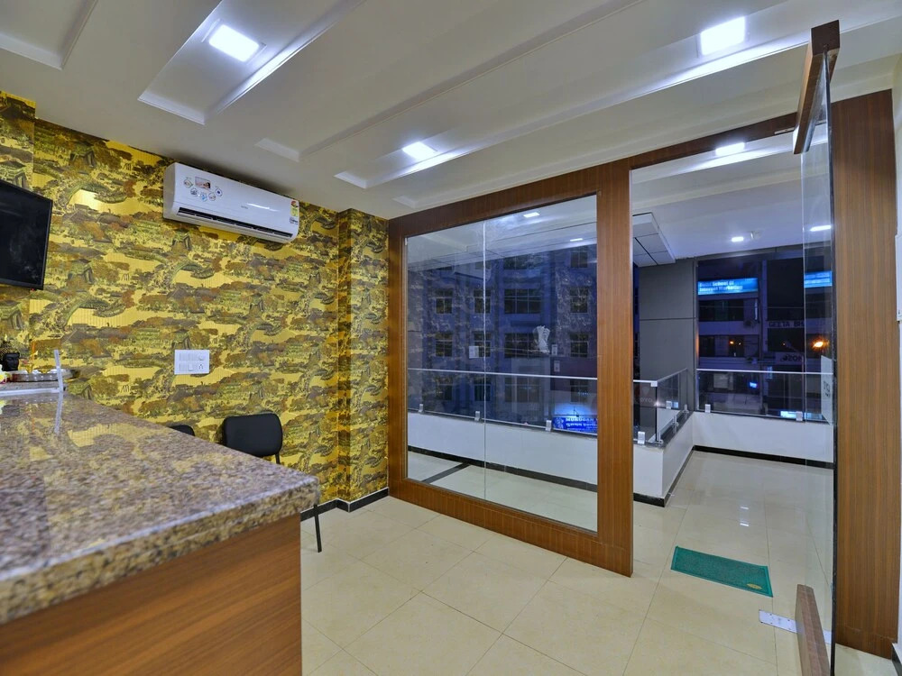 OYO 11523 Crown Club
