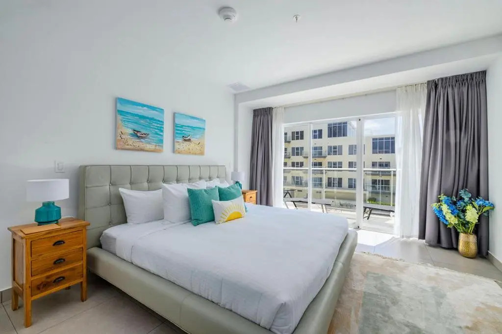 Magnificent 2 Bedroom corner condo with THE VIEW