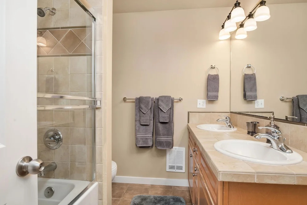 Seattle Vacation Home: Life's A Game