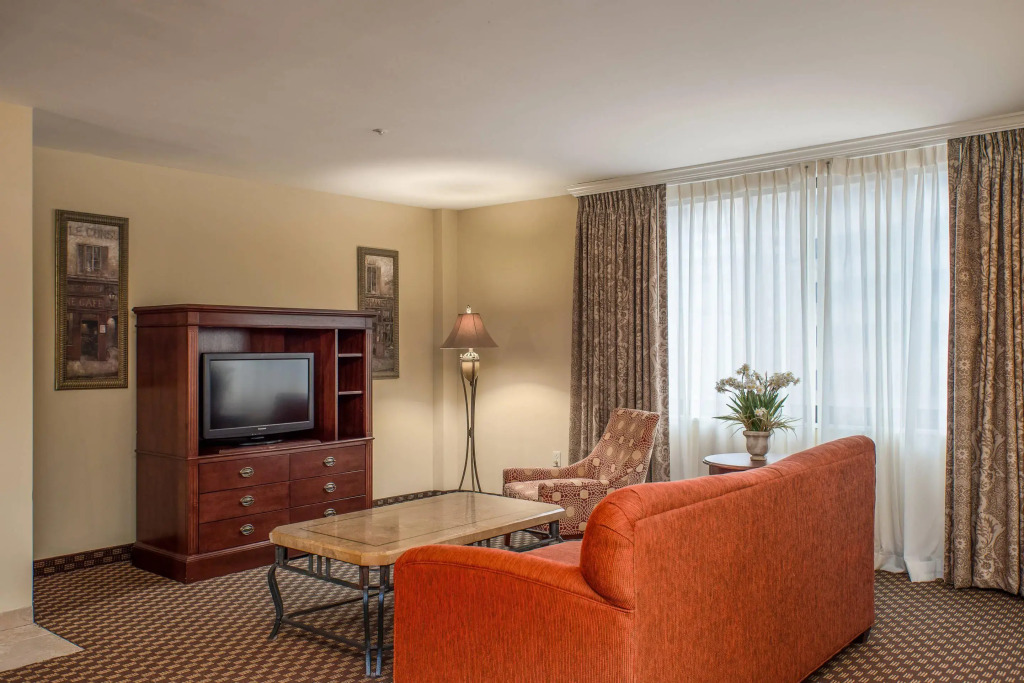 Clarion Collection Hotel Arlington Court Suites