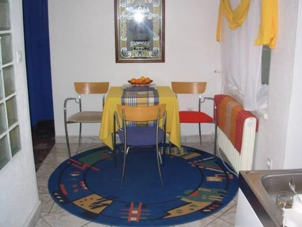 Hostel 021