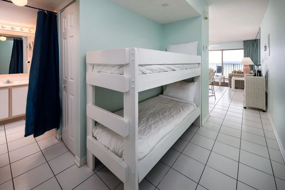 Emerald Twrs West 2004 By Brooks And Shorey Resorts 1 Bedroom Condo by Redawning