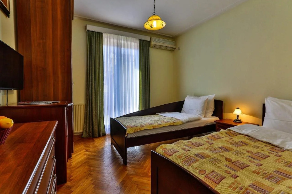 Villa Velzon Guesthouse