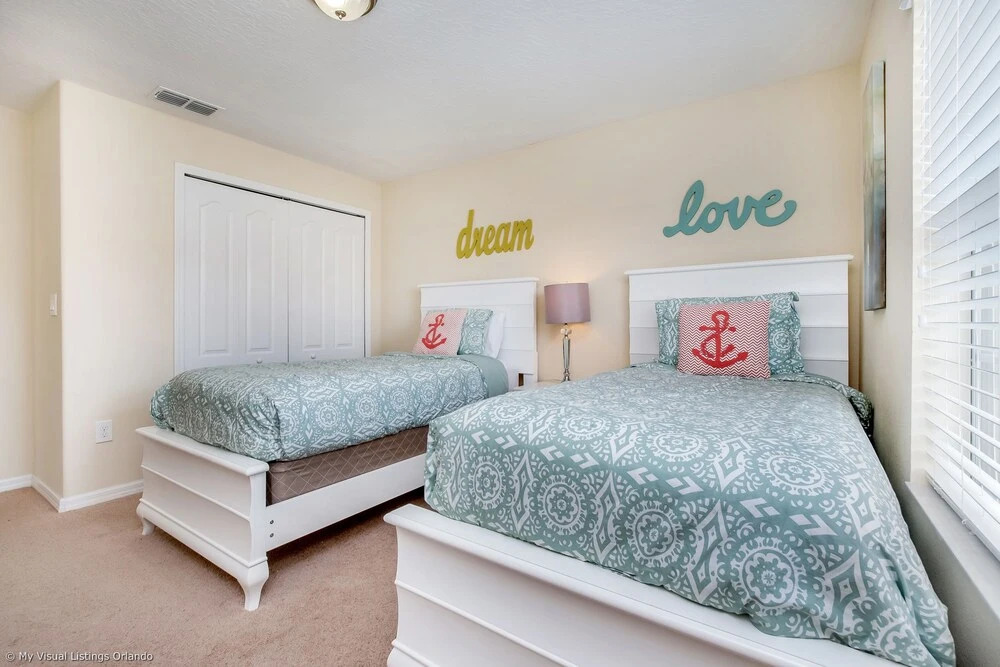 A Stylish Paradise Palms Town Home -close to Disney! 4bd/3ba -4pp971
