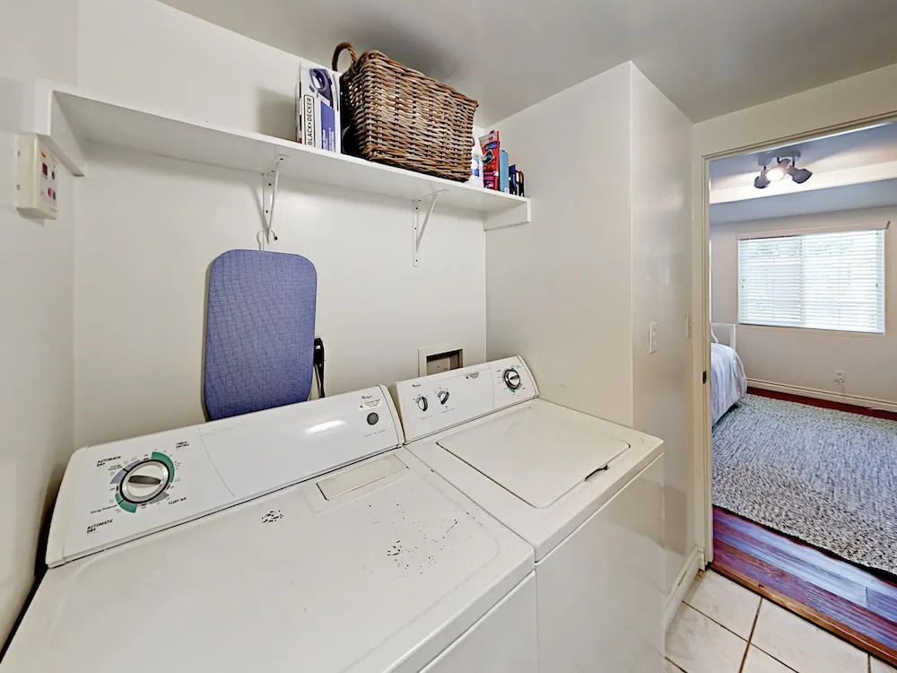 Gillespie Unit B - 3 Br Duplex