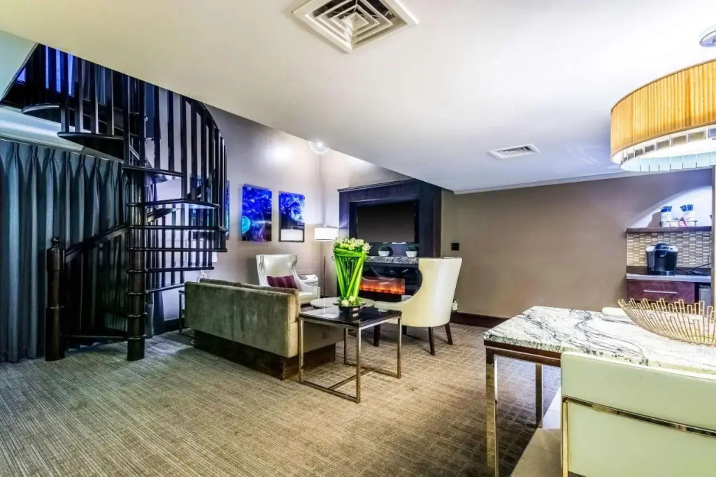 Ramada Springfield Inn And Conference Center