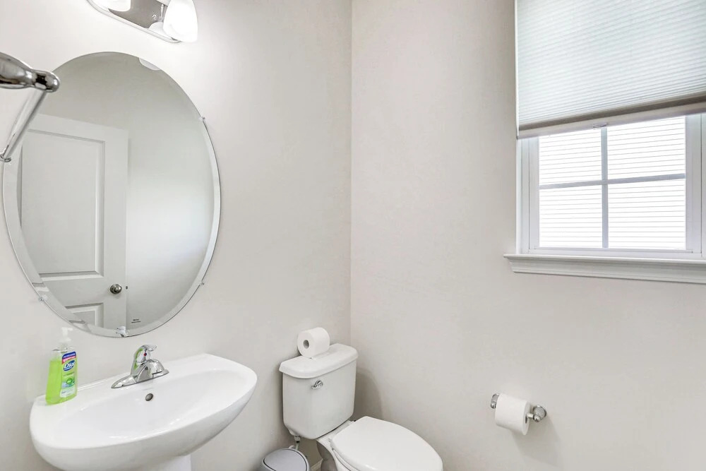 Pet-friendly Ladson Home: 23 Mi to Charleston!