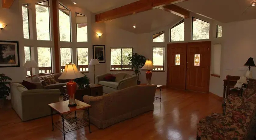 The Grand Mountain Top Retreat