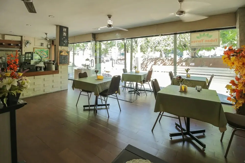 OYO 734 Tuban Torres Accomodation