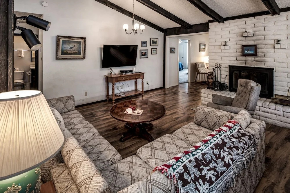 Aztex Retreat - Three Bedroom Cabin