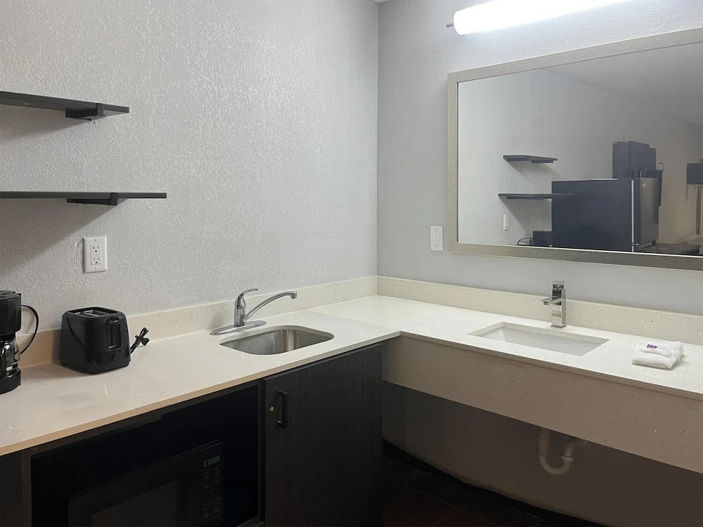 Studio 6 Suites Hurricane, Wv