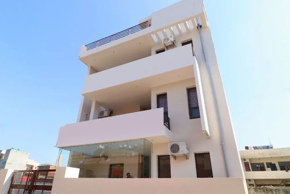 OYO 24142 Hotel Smart King
