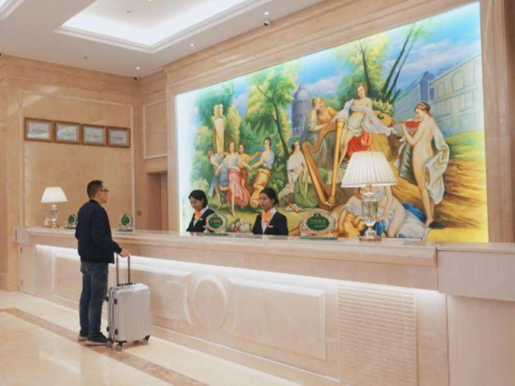 Vienna International Hotel (Luzhou High-speed Railway Station Southwest Trade City)