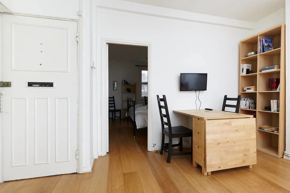 East London 1 Bedroom Flat With Terrace