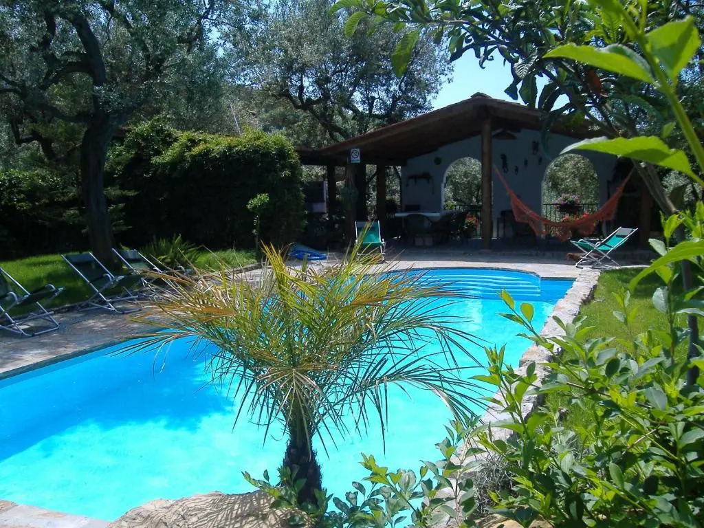 Appartamento in Villa con Giardino privato e piscina
