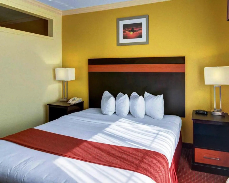 Quality Suites Houston IAH Airport - Beltway 8