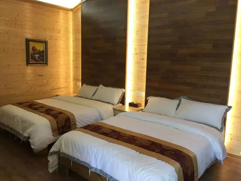 Lanrenyuanlin Hotspring Wooden House