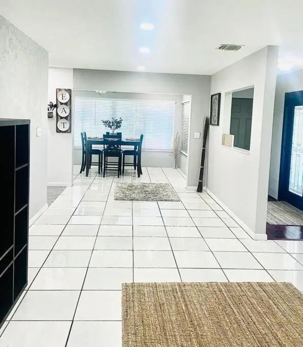 XL Fully Loaded 4Br 3BA Close to Beach & Downtown
