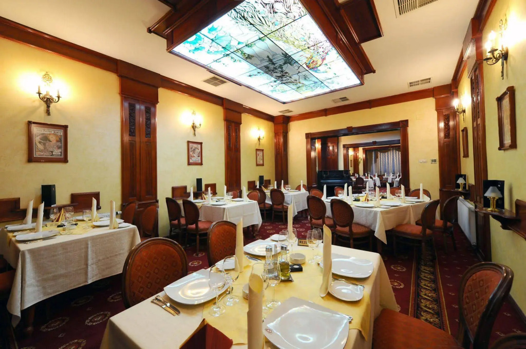 Hotel Golden House