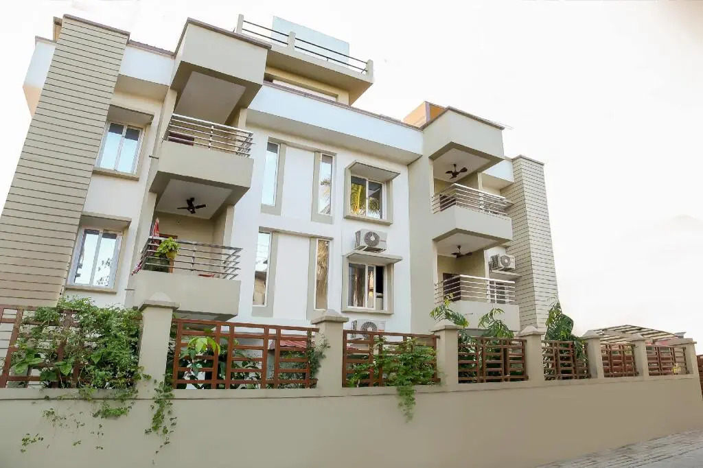 Hotel Golden Way by OYO Rooms