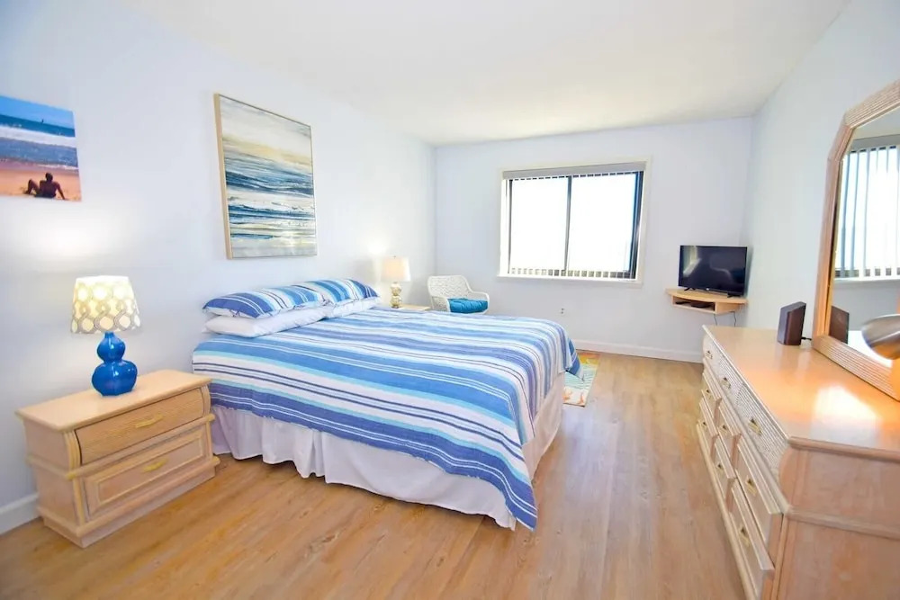 Towers 401 2 Bedroom Condo by RedAwning