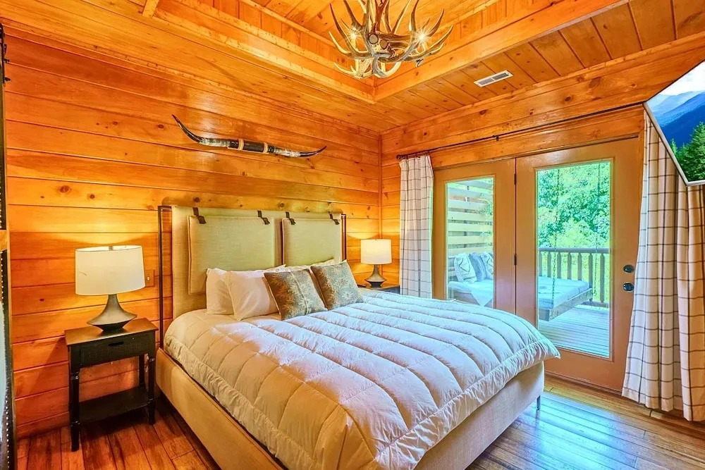 NEW Lux 4 BR Pigeon Forge Dollywood Hot Tub