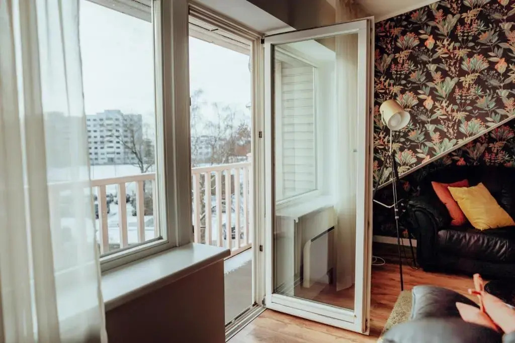 Central 1-bedroom Apartment with Bath & Balcony