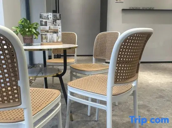 Hongwan Light Luxury Apartment(Zhongshan Hot Spring Resort Store)
