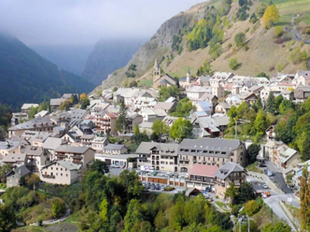 Maison de 2 chambres avec balcon amenage et wifi a La Grave a 3 km des pistes