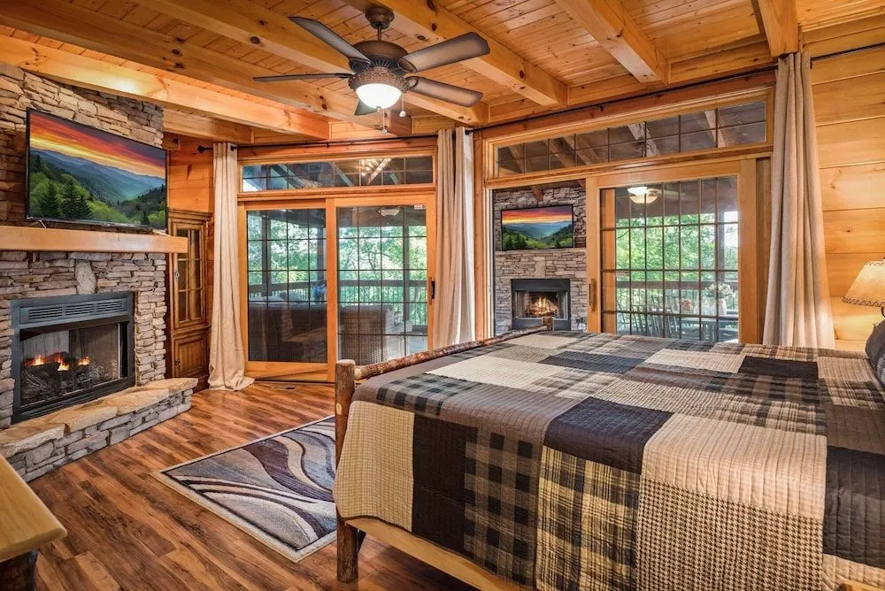 Grand Mountain Getaway 8 Bedroom Home by Redawning