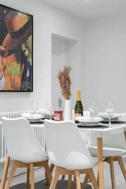 Livestay - 2 Bed Hollywood Movie Themed Apt