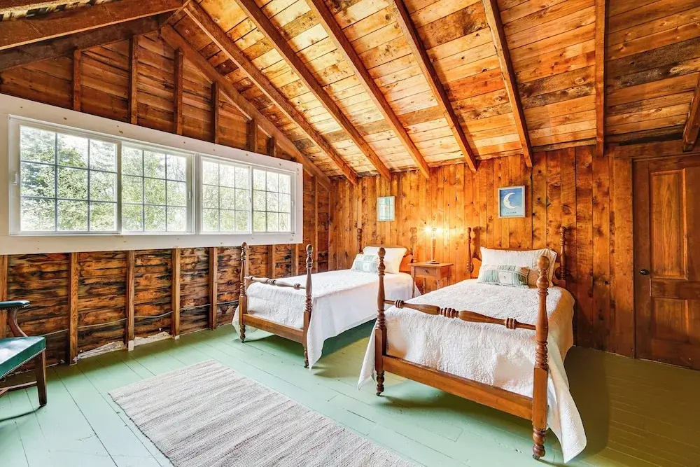 Rustic Marlboro Cottage: 4 Mi to Lake Raponda!