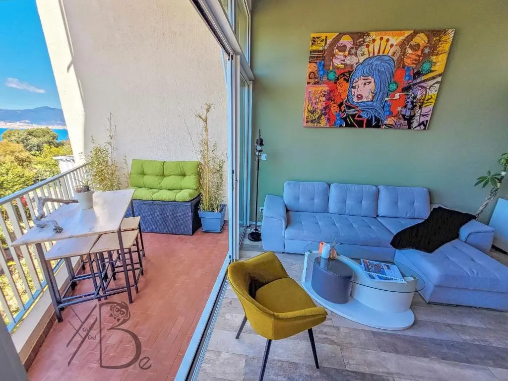 Residence de Porticcio, Youyoube