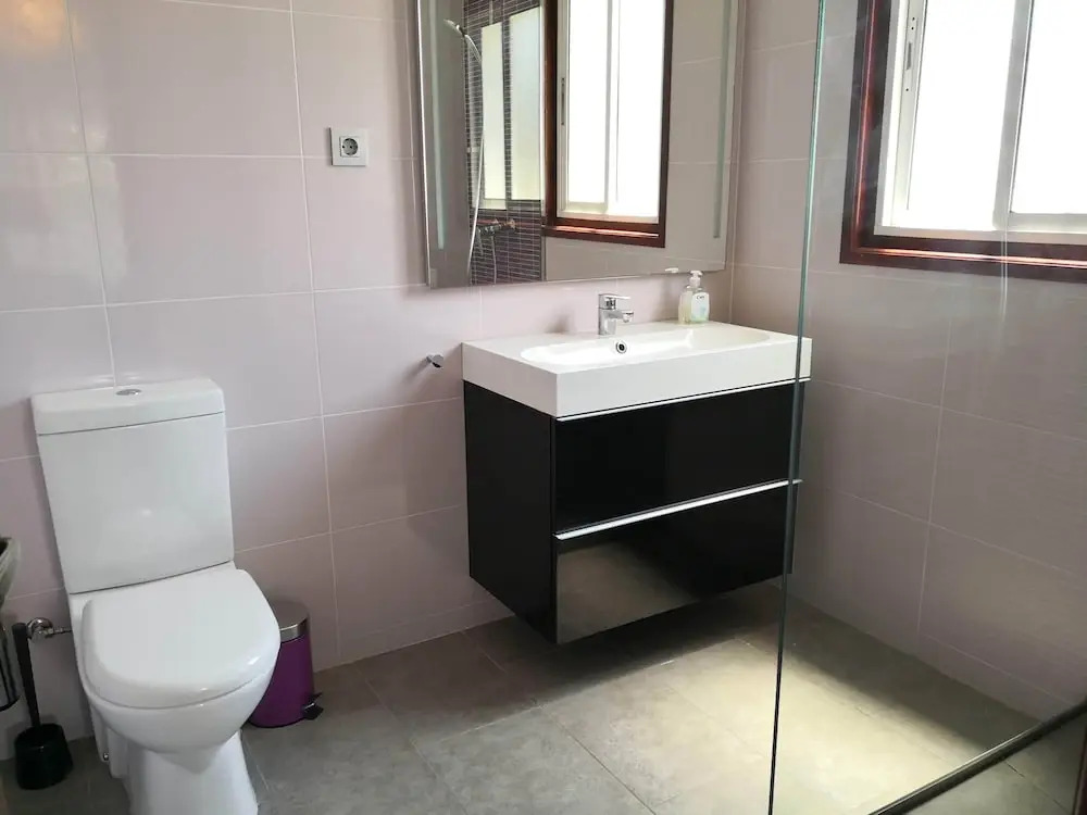 Villa con gran piscina en zona residencial