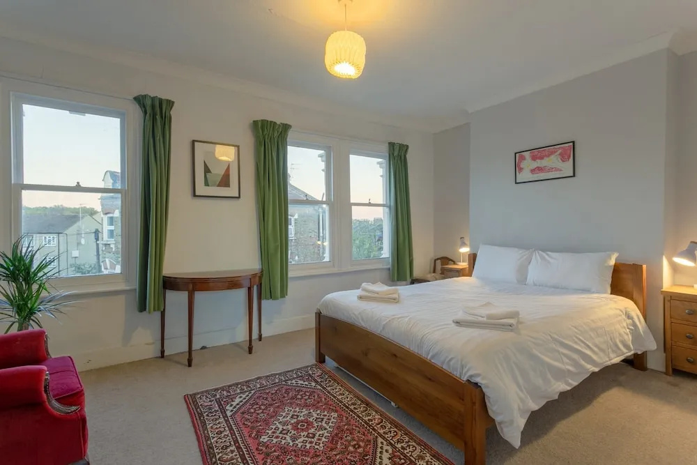3 Bedroom Family House in Inner East London