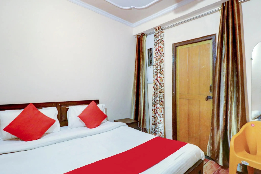 OYO 78869 Palace At Seventy two