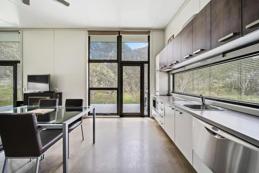 Ecocrackenback 2 Sustainable, luxurious chalet close to the slopes