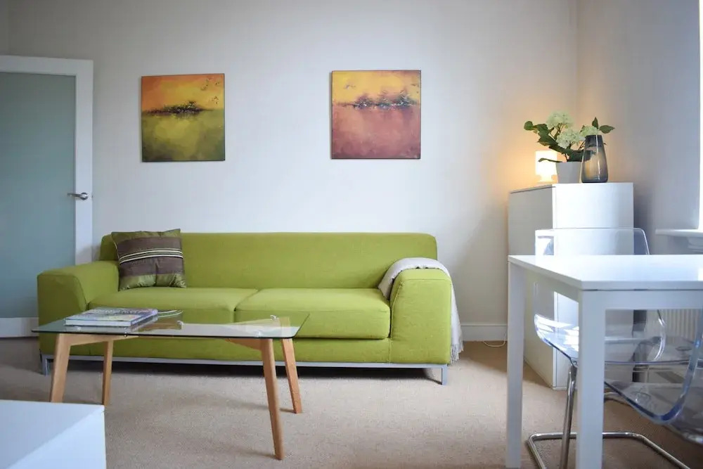 2 Bedroom Flat Near Tower Hill