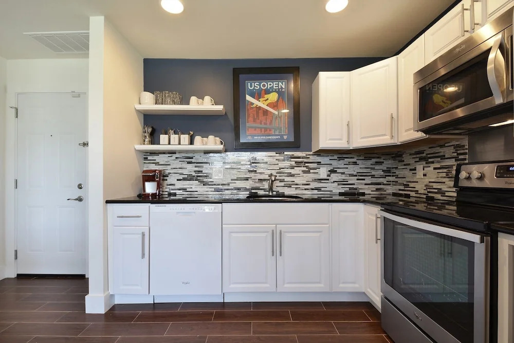 1BR Newly Built East Downtown Austin Apartment by RedAwning