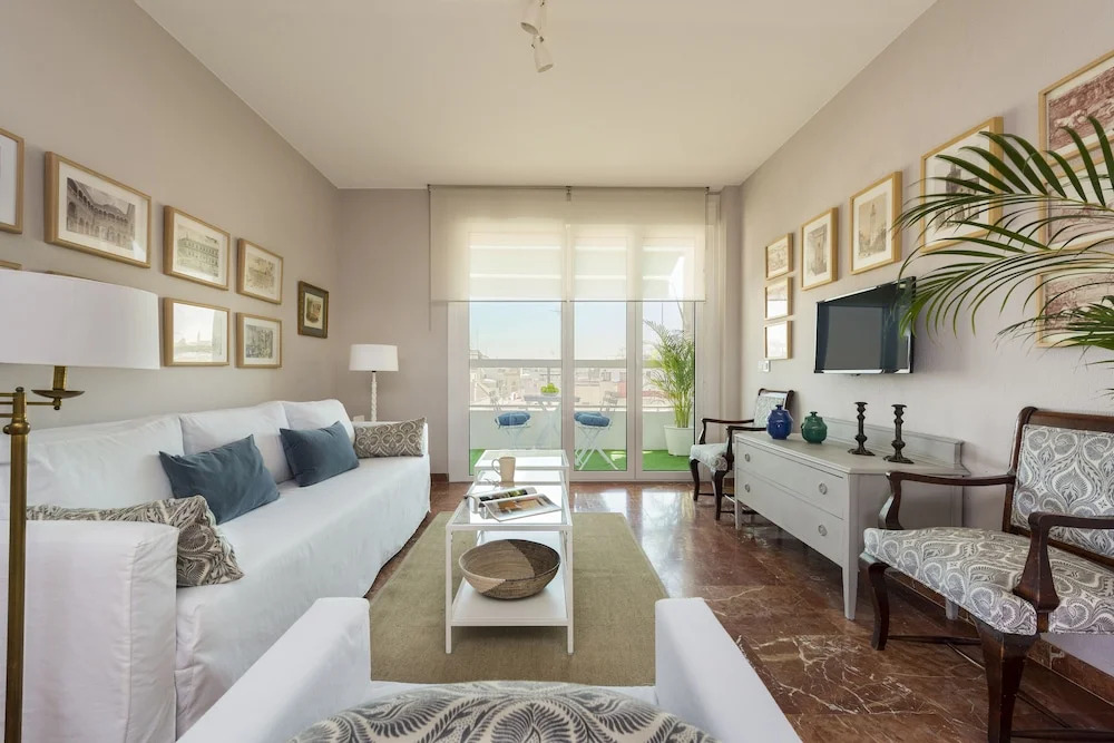 Great 2 BD Apartment With Terrace. San Pablo III
