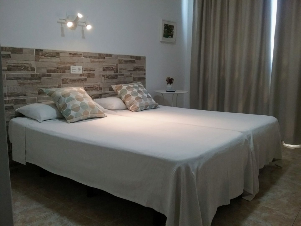 Hostal Residencia Cardona