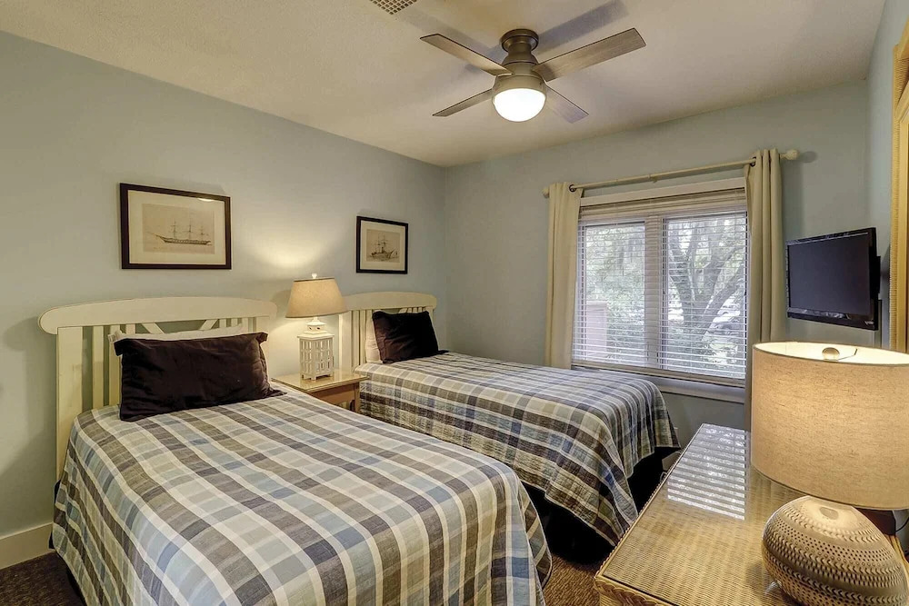Fraser's Folly - Updated Harbour Town Villa