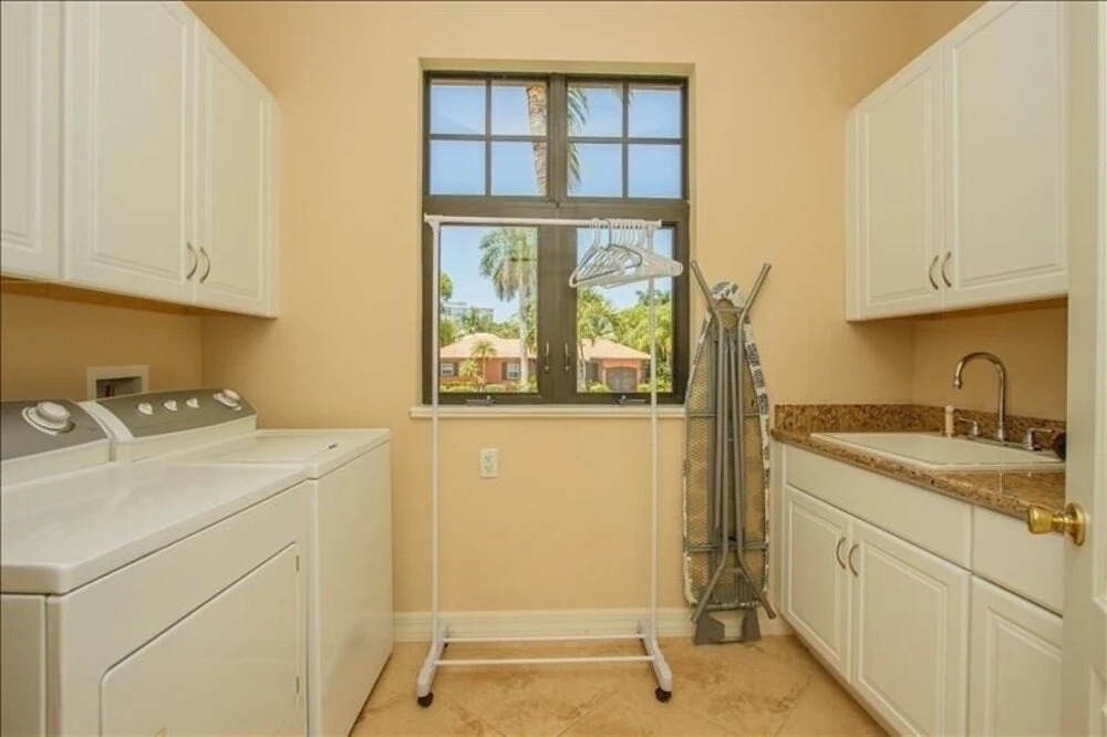 Green 145 - 145 Greenbrier 3 Bedroom Home by Redawning