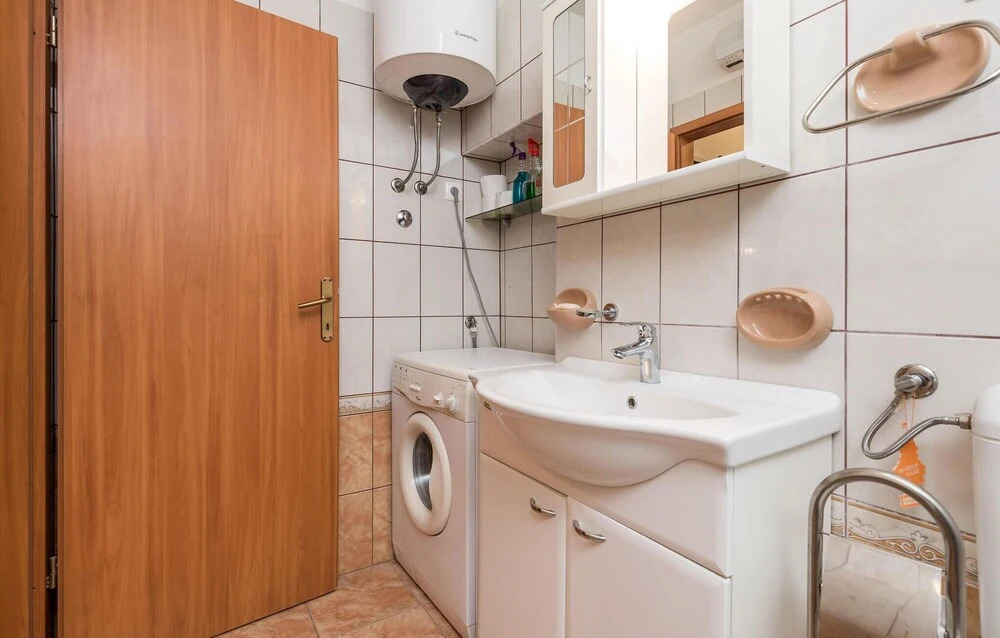 Stunning Home in Starigrad With 2 Bedrooms and Wifi