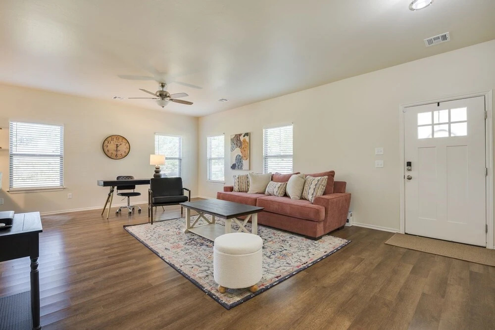 Charming Allure Guest House Near Hospitals 2 Bedroom Home by RedAwning